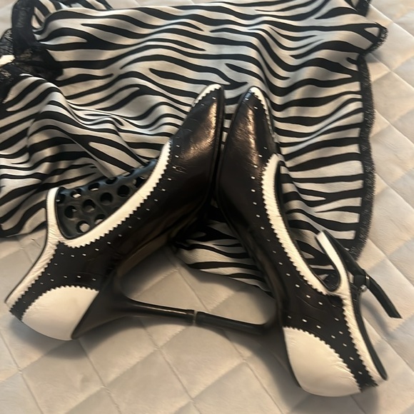 SHOES…Peep toe heels 🥳 - Picture 4 of 4